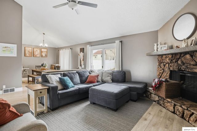 809 Sherman Street, Papillion, NE 68046