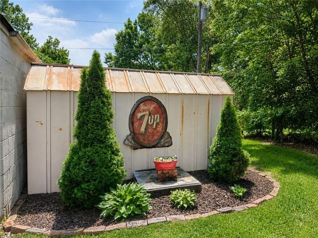 511 W North Avenue, Belton, MO 64012
