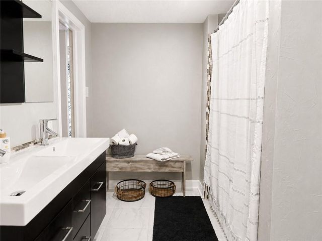 511 W North Avenue, Belton, MO 64012