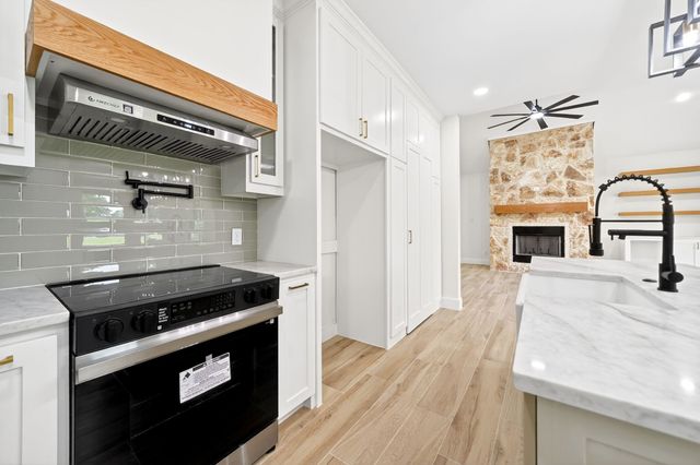 120 Springwood Road, Enchanted Oaks, TX 75156