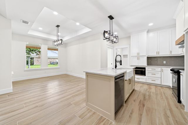 120 Springwood Road, Enchanted Oaks, TX 75156