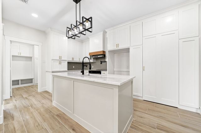120 Springwood Road, Enchanted Oaks, TX 75156