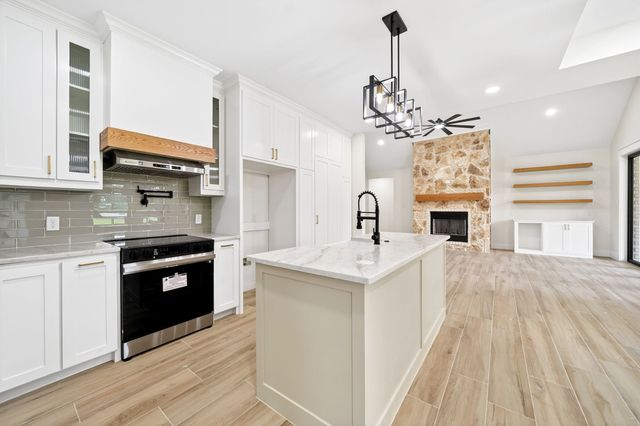 120 Springwood Road, Enchanted Oaks, TX 75156