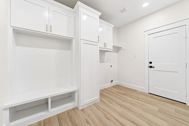 120 Springwood Road, Enchanted Oaks, TX 75156