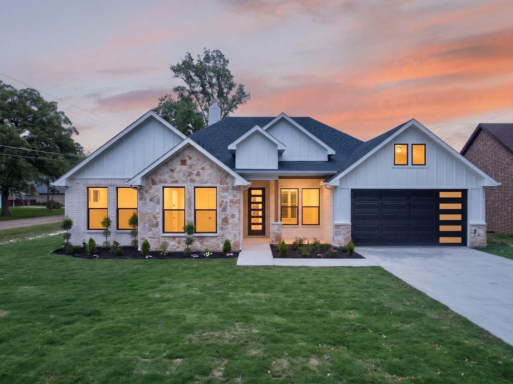 120 Springwood Road, Enchanted Oaks, TX 75156