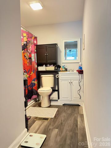 530 NW Stage Street, Lenoir, NC 28645