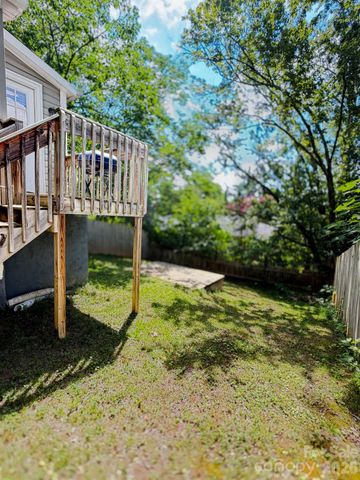 530 NW Stage Street, Lenoir, NC 28645