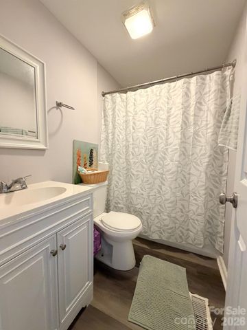 530 NW Stage Street, Lenoir, NC 28645