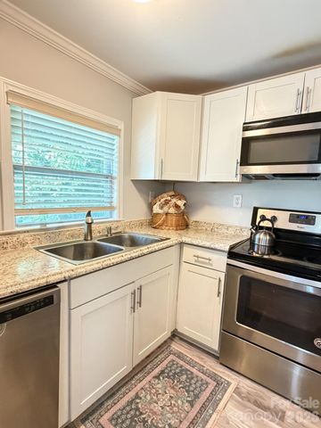 530 NW Stage Street, Lenoir, NC 28645