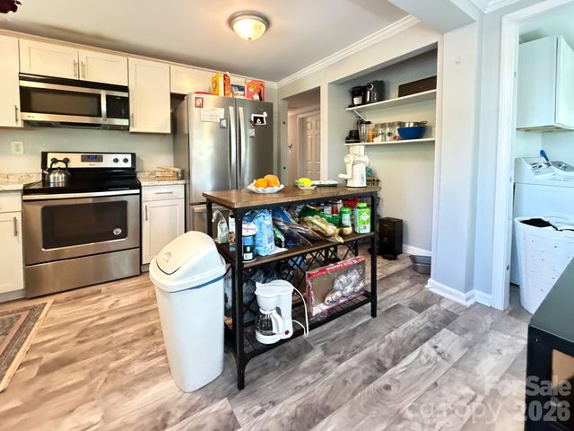 530 NW Stage Street, Lenoir, NC 28645