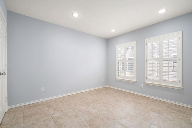 934 W Heights Hollow Lane, Houston, TX 77007