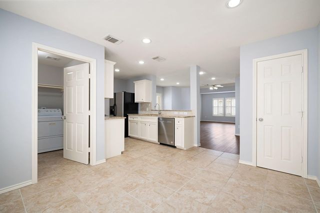 934 W Heights Hollow Lane, Houston, TX 77007