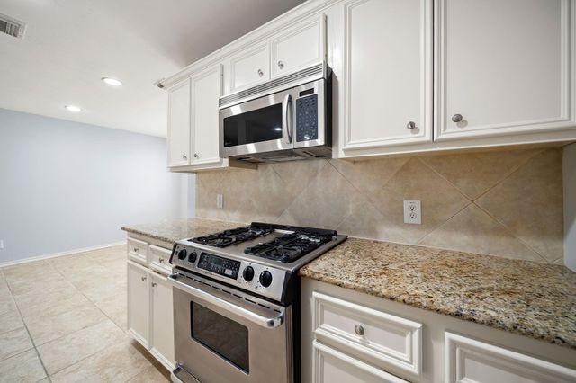934 W Heights Hollow Lane, Houston, TX 77007