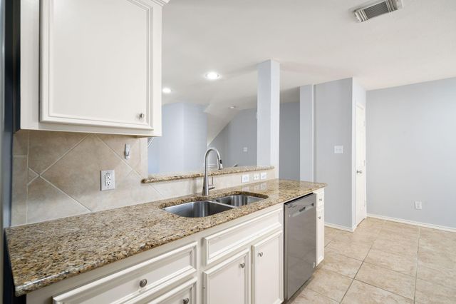 934 W Heights Hollow Lane, Houston, TX 77007