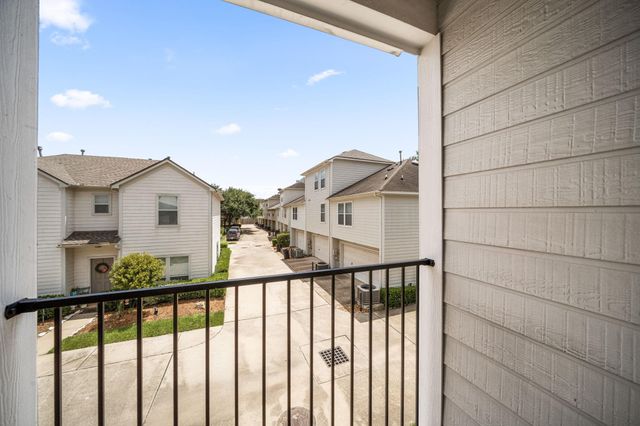 934 W Heights Hollow Lane, Houston, TX 77007