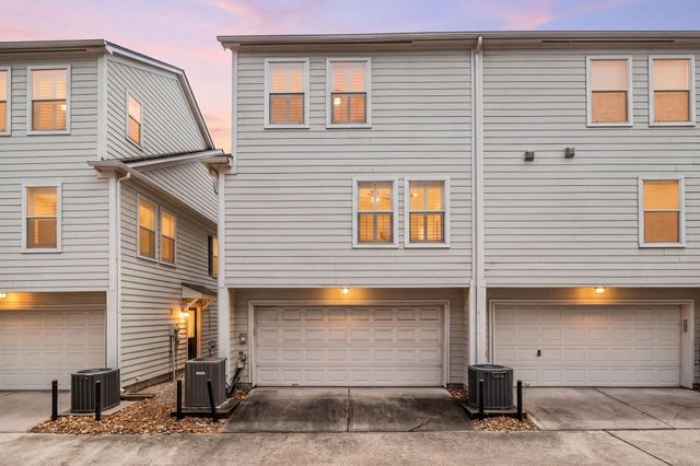 934 W Heights Hollow Lane, Houston, TX 77007