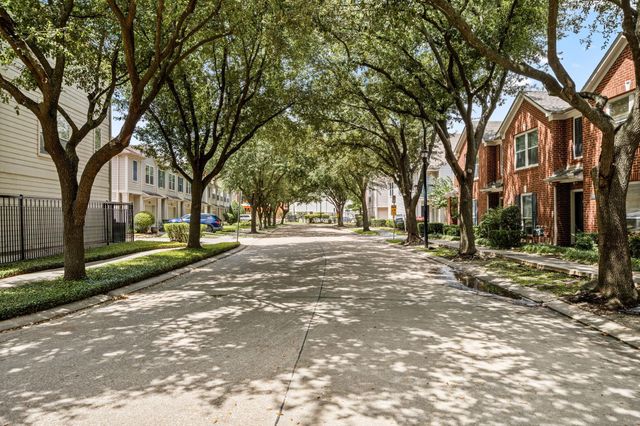 934 W Heights Hollow Lane, Houston, TX 77007