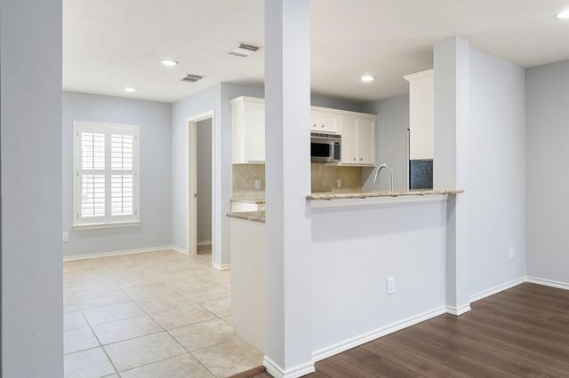 934 W Heights Hollow Lane, Houston, TX 77007