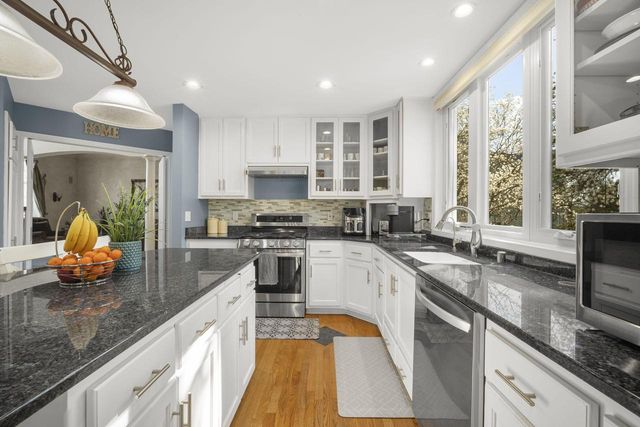 5770 Golden Rain LANE, New Berlin, WI 53151