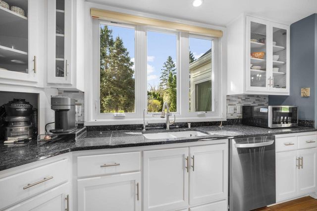 5770 Golden Rain LANE, New Berlin, WI 53151