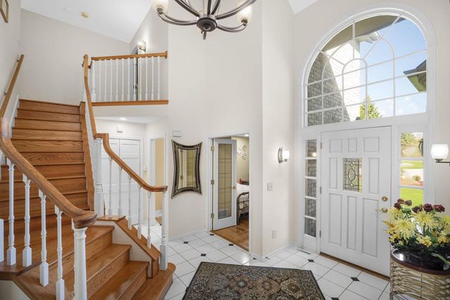 5770 Golden Rain LANE, New Berlin, WI 53151