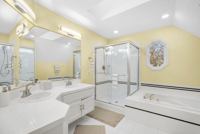 5770 Golden Rain LANE, New Berlin, WI 53151
