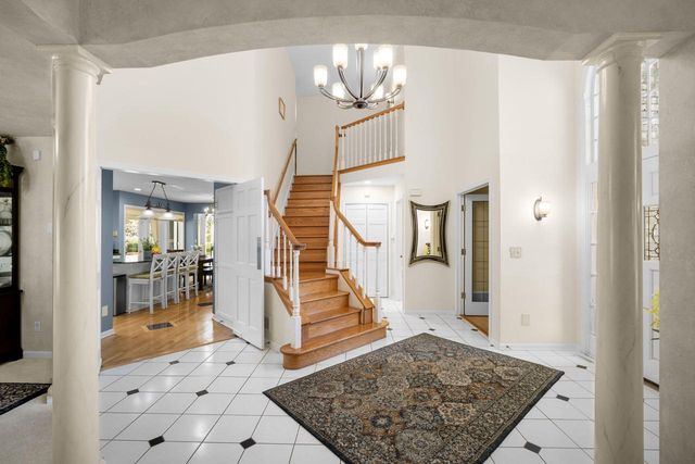 5770 Golden Rain LANE, New Berlin, WI 53151