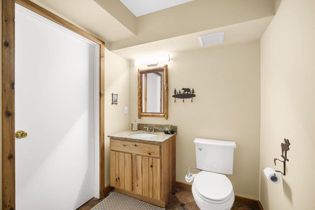 5770 Golden Rain LANE, New Berlin, WI 53151