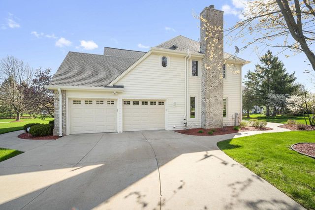 5770 Golden Rain LANE, New Berlin, WI 53151