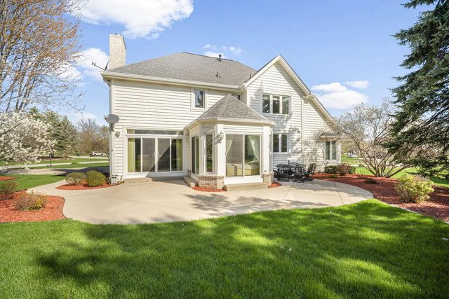 5770 Golden Rain LANE, New Berlin, WI 53151