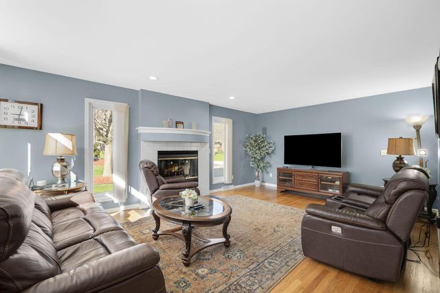 5770 Golden Rain LANE, New Berlin, WI 53151