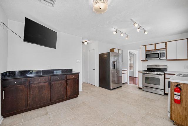 1806 Oak Ridge Drive, Kemah, TX 77565