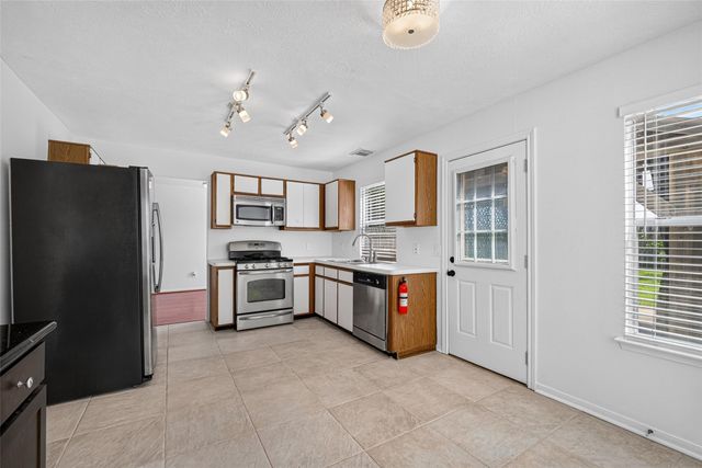 1806 Oak Ridge Drive, Kemah, TX 77565