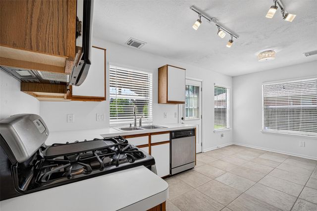 1806 Oak Ridge Drive, Kemah, TX 77565