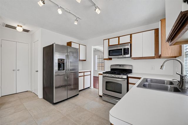 1806 Oak Ridge Drive, Kemah, TX 77565