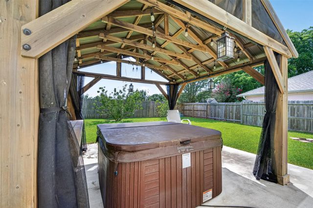 1806 Oak Ridge Drive, Kemah, TX 77565