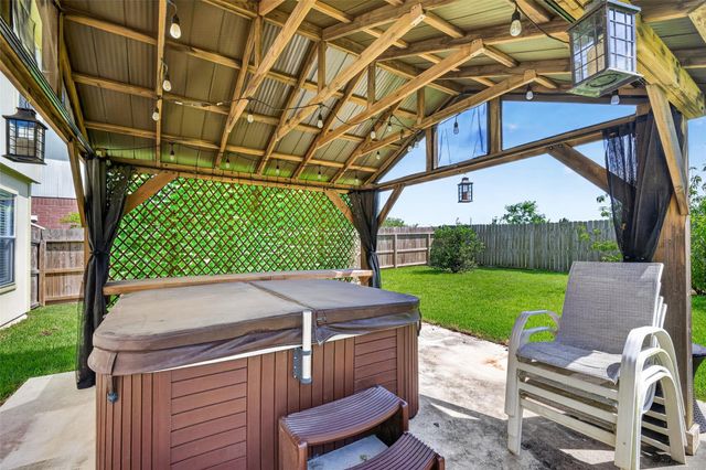 1806 Oak Ridge Drive, Kemah, TX 77565