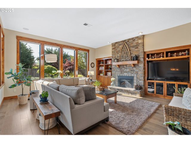 2760 RIDGE Ln, West Linn, OR 97068