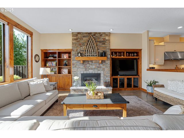 2760 RIDGE Ln, West Linn, OR 97068