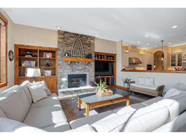 2760 RIDGE Ln, West Linn, OR 97068