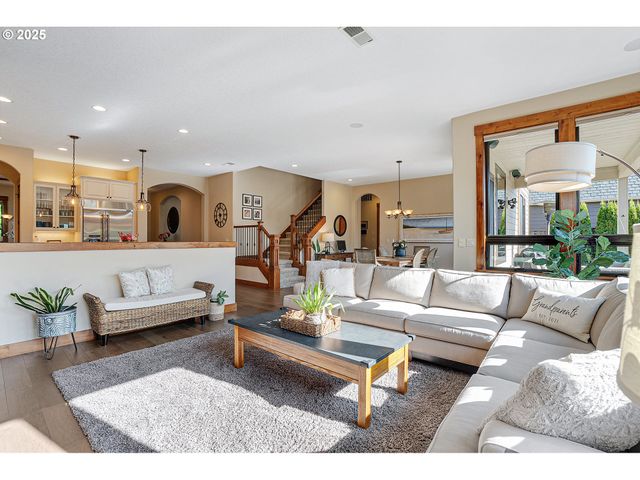 2760 RIDGE Ln, West Linn, OR 97068