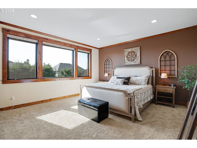 2760 RIDGE Ln, West Linn, OR 97068