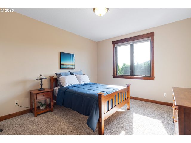 2760 RIDGE Ln, West Linn, OR 97068