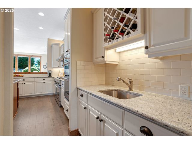 2760 RIDGE Ln, West Linn, OR 97068