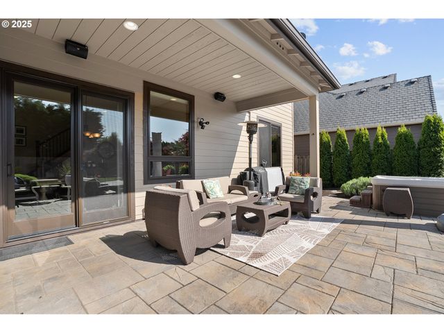 2760 RIDGE Ln, West Linn, OR 97068