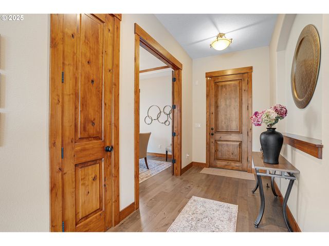2760 RIDGE Ln, West Linn, OR 97068