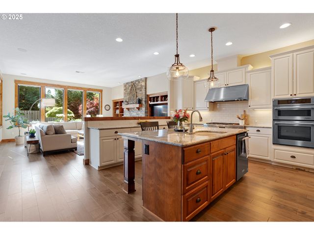 2760 RIDGE Ln, West Linn, OR 97068