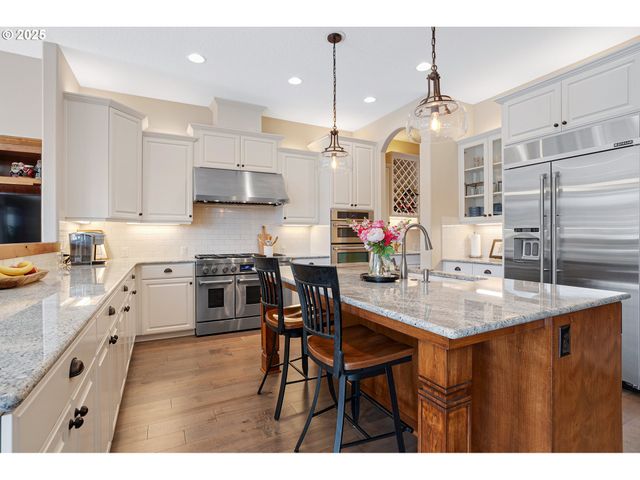 2760 RIDGE Ln, West Linn, OR 97068
