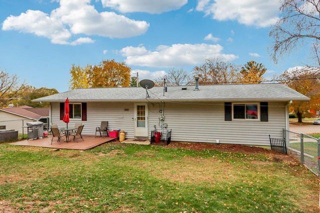 1526 Manor Drive, Janesville, WI 53548