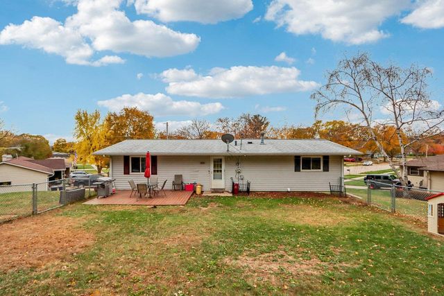 1526 Manor Drive, Janesville, WI 53548